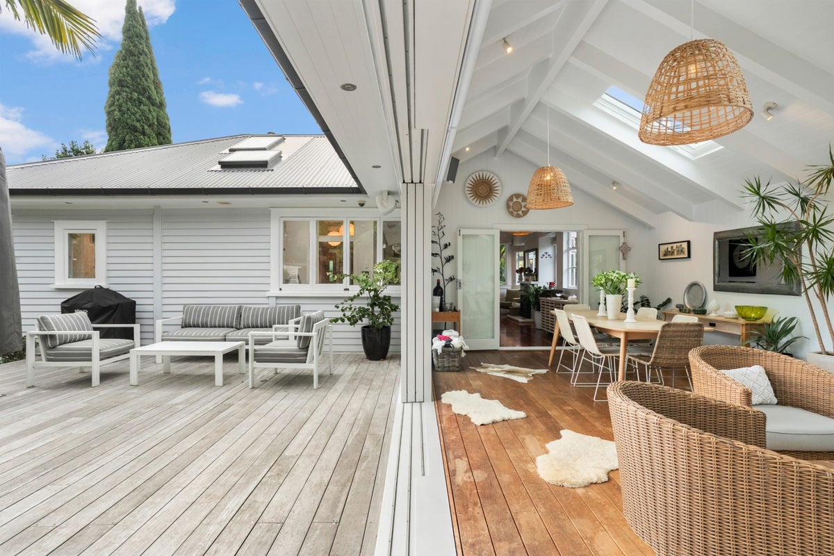 52 Springleigh Avenue, Mount Albert, Auckland - Carousel 2
