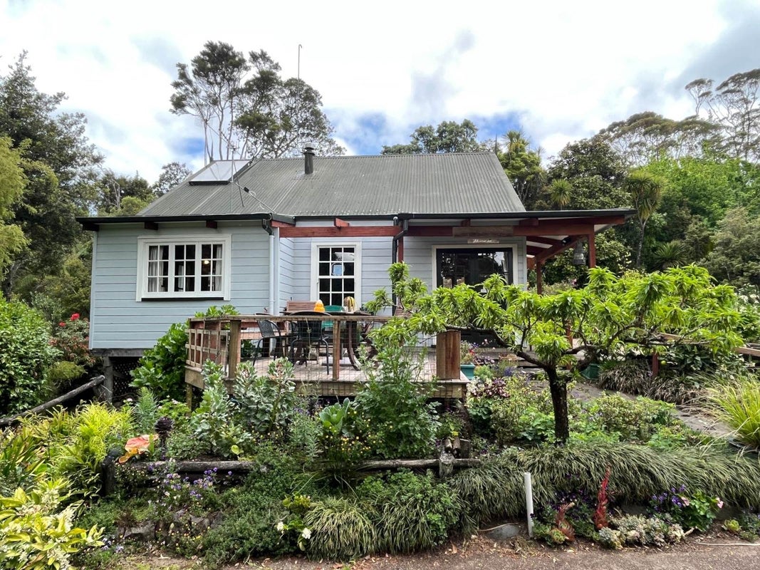 144 Takahe Road, Titirangi, Auckland - Carousel 24