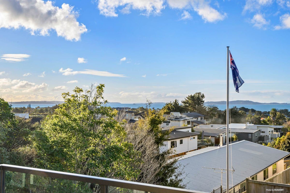19 Thistle Close, Beachlands, Auckland - Carousel 1
