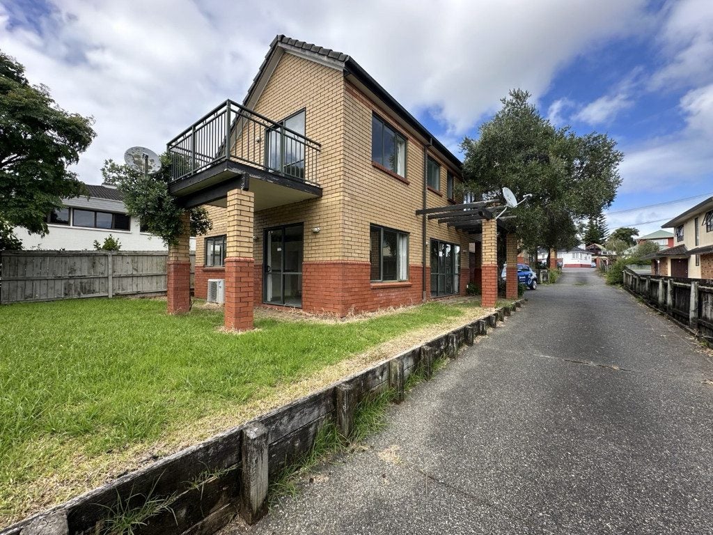 2/286 Richardson Road, Mount Roskill, Auckland - Carousel 1