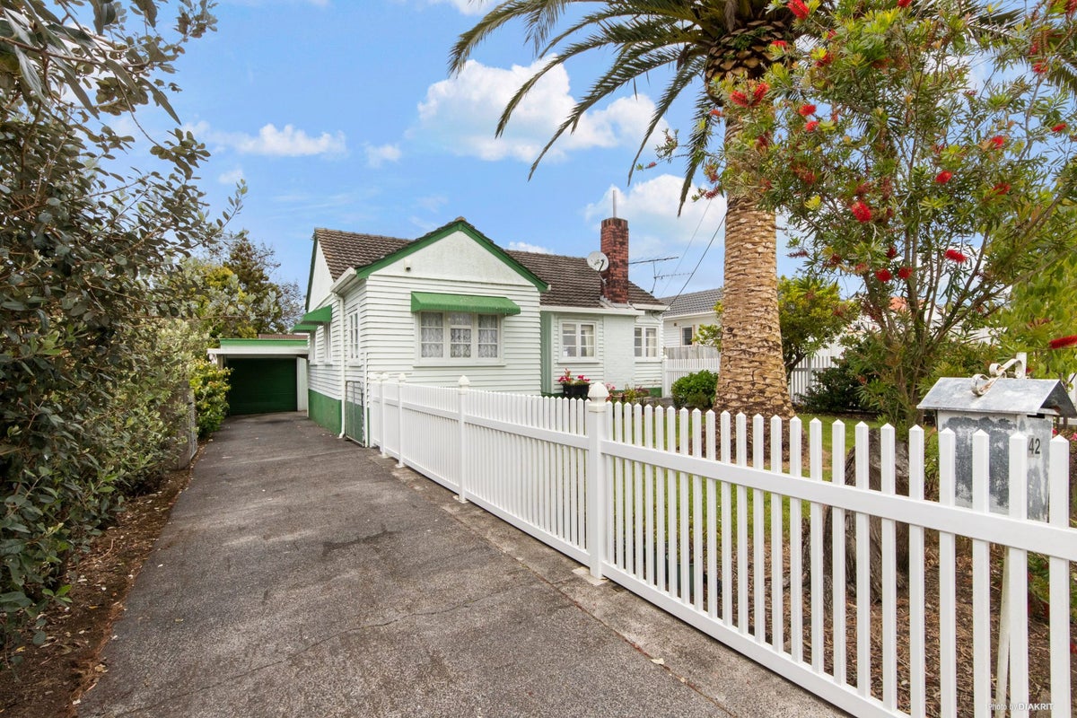 42 Fruitvale Road, New Lynn, Auckland - Carousel 2