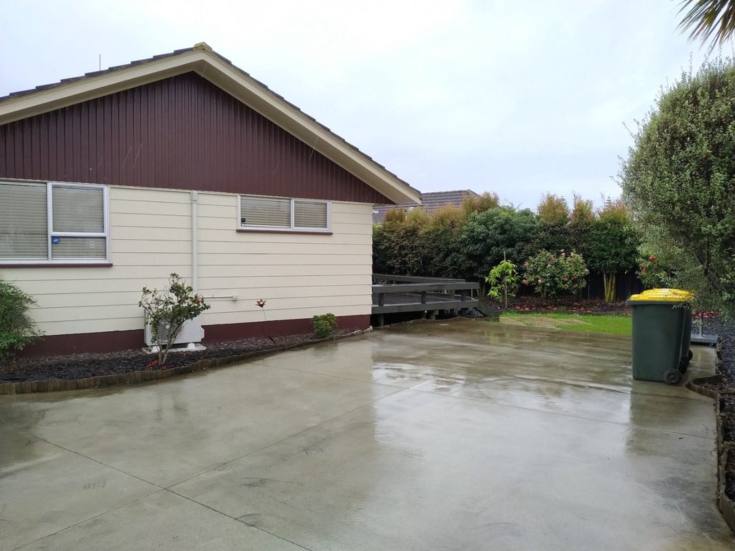 19 Tomintoul Place, Highland Park, Auckland - Carousel 17