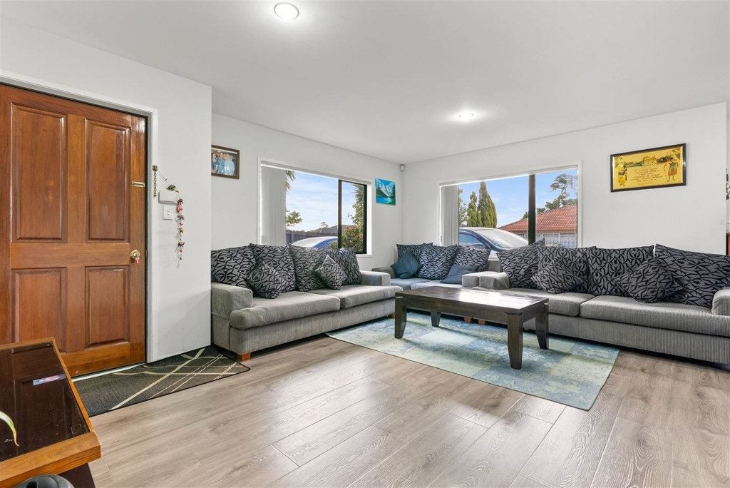 5 Gerona Crescent, Hillpark, Auckland - Carousel 2