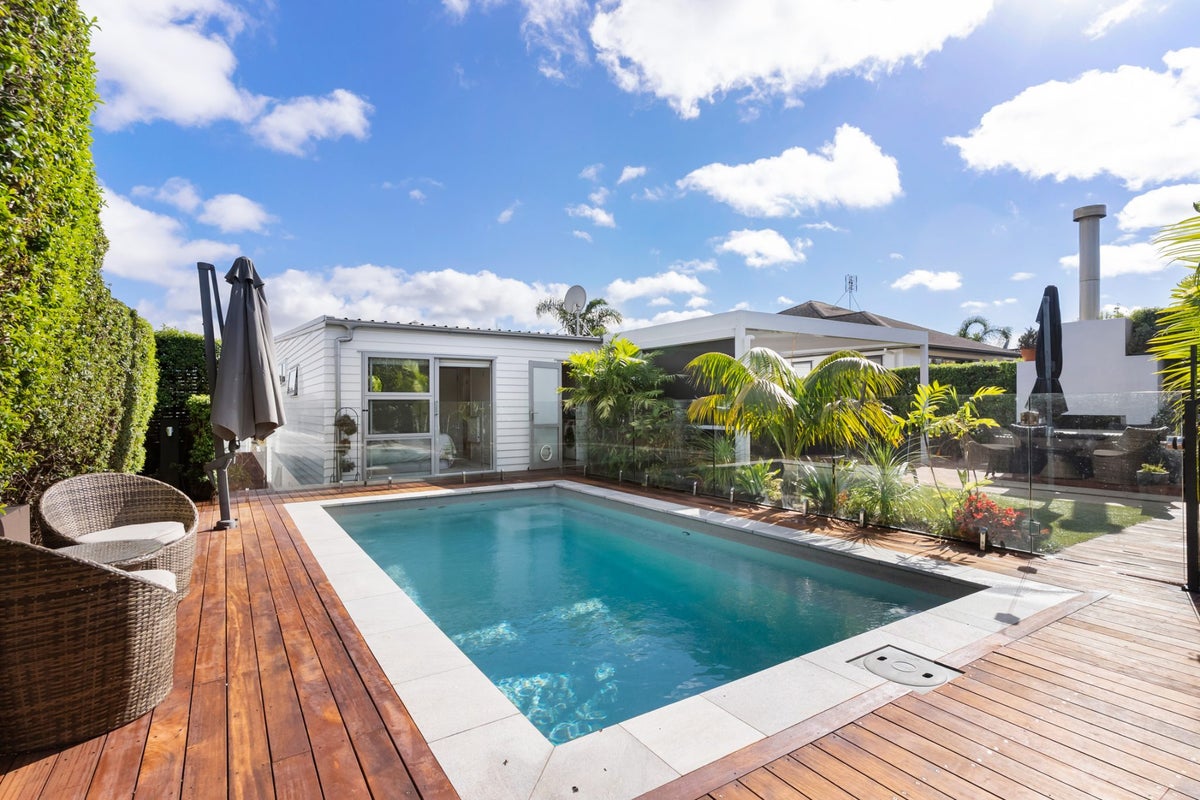 7 Vera Court, Siverdale - Carousel 2