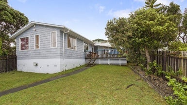 58 Grays Road, Camborne, Porirua - Carousel 1