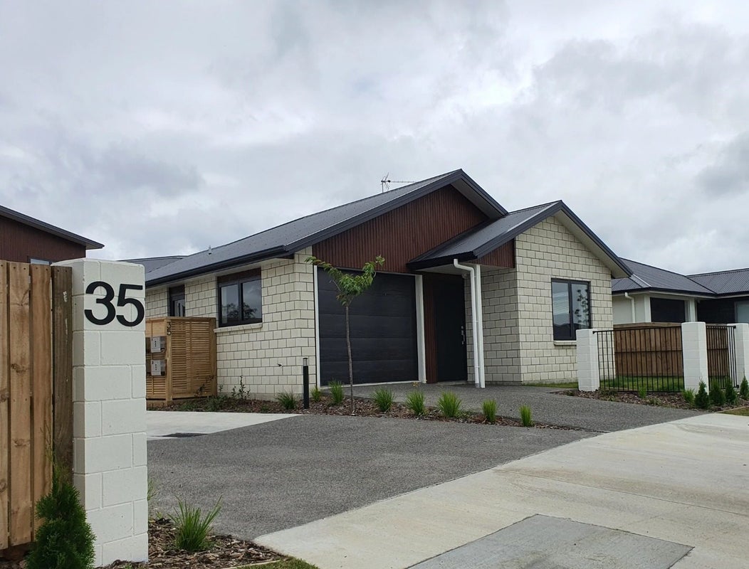 1/35 North Ridge Drive, Rototuna North, Hamilton - Carousel 1