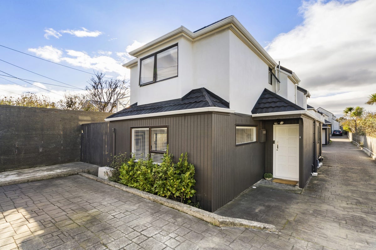 1/163 Queens Drive, Lyall Bay, Wellington - Carousel 1