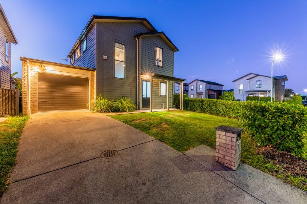 52 Kaimoana Street, Weymouth, Auckland - Carousel 2