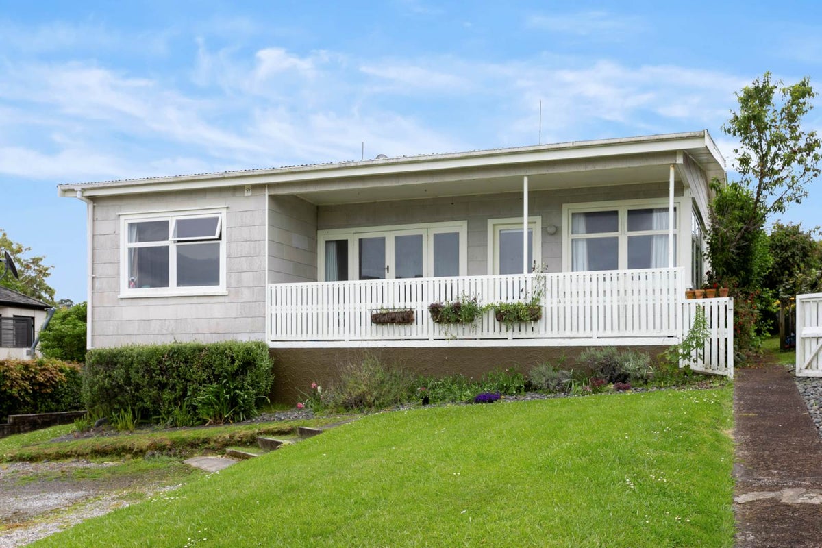 4B View Road, Campbells Bay, Auckland - Carousel 2