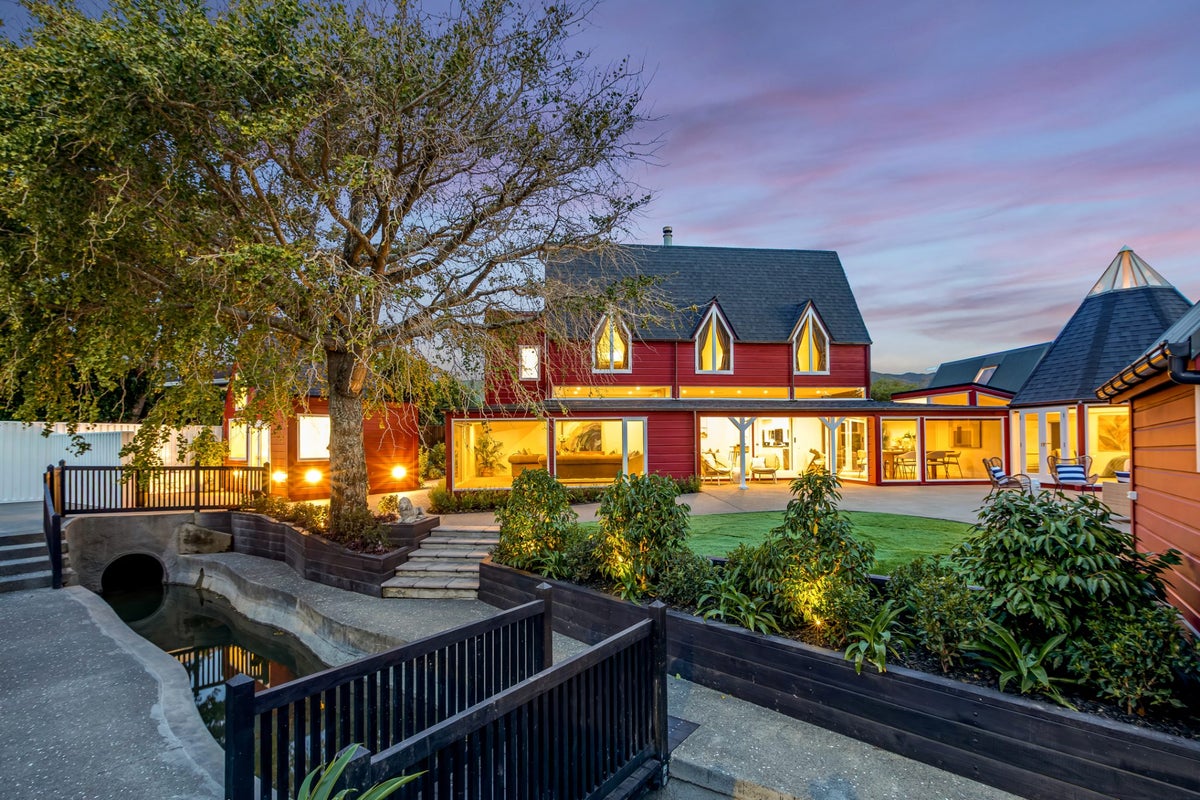 64 Kings Crescent, Hutt Central, Lower Hutt - Carousel 1