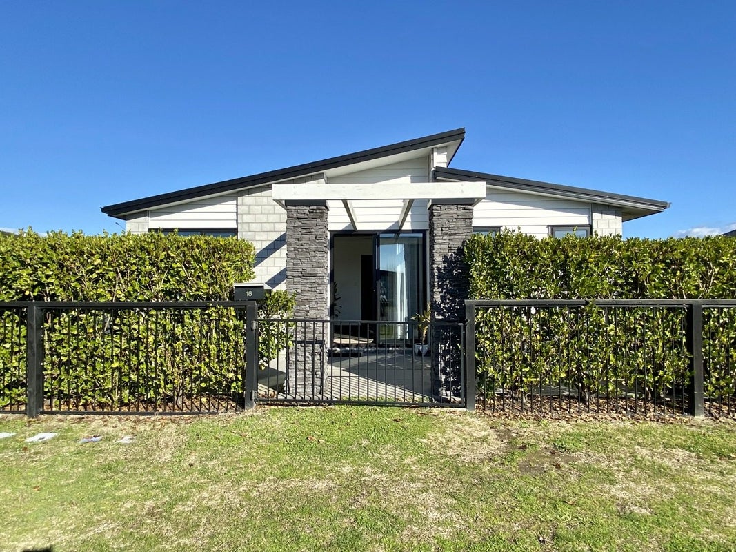 16 Foley Grove, Pyes Pa, Tauranga - Carousel 1