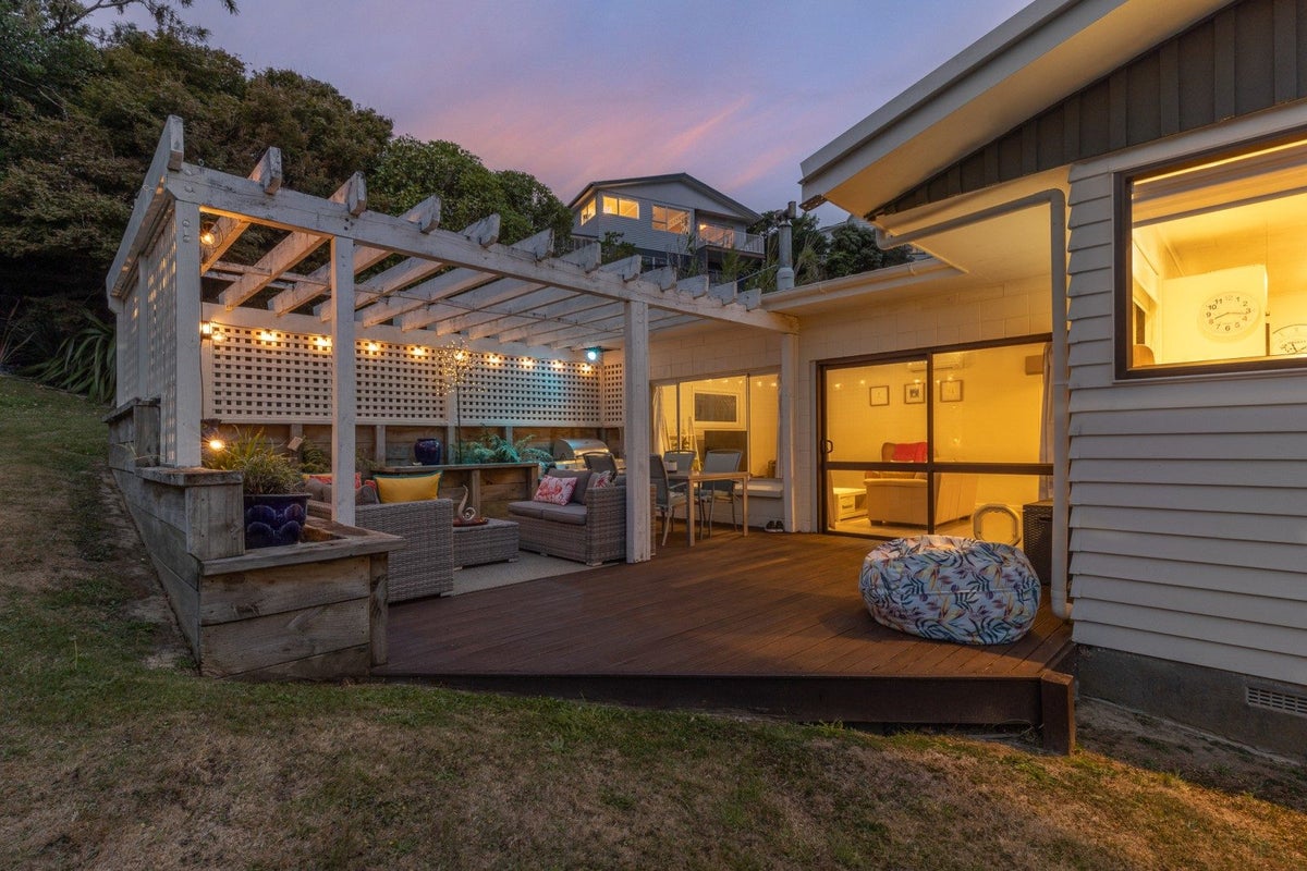 19 Forth Place, Papakowhai, Porirua - Carousel 2