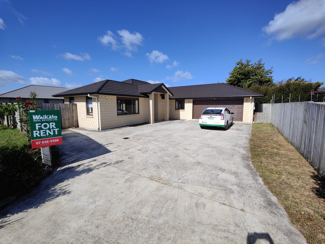 6 Astelia Lane, Rototuna North, Hamilton - Carousel 1