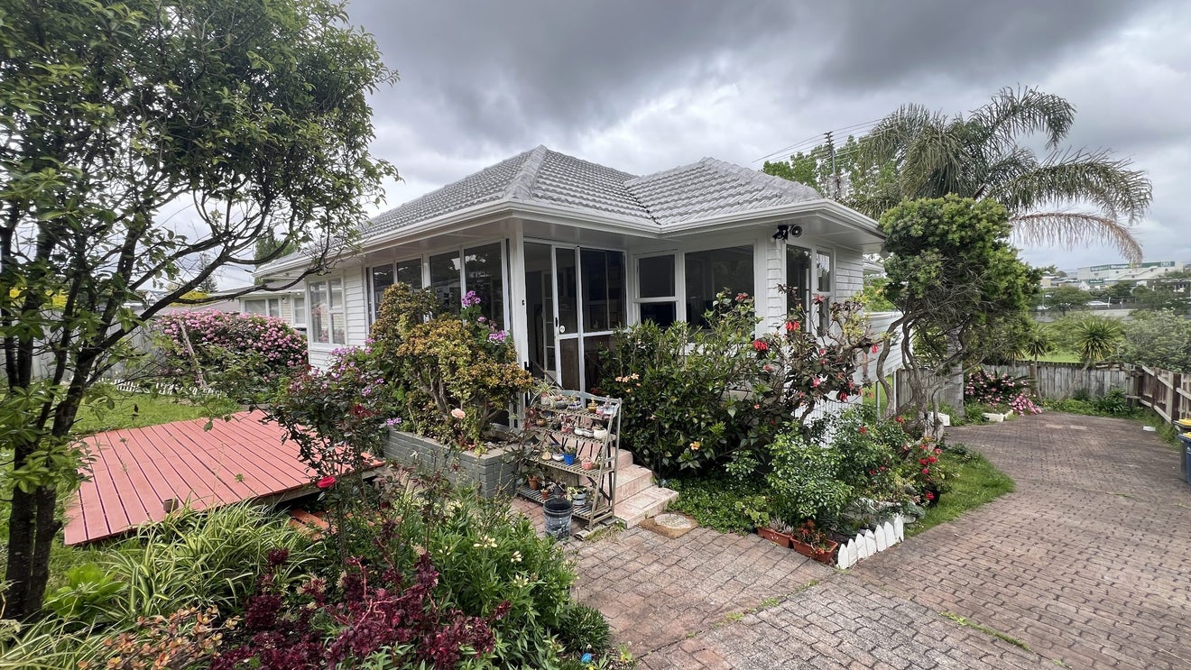 59 Bond Crescent, Forrest Hill, Auckland - Carousel 1