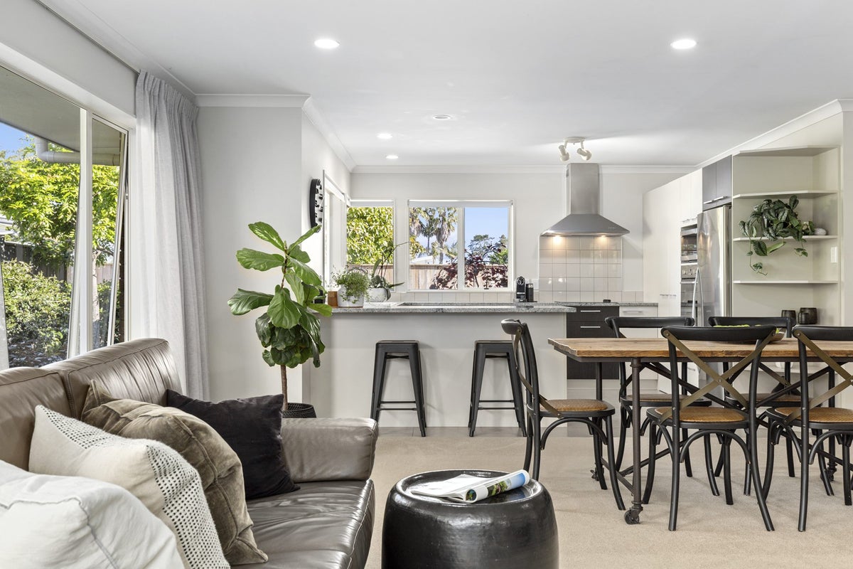 30A Sunkist Bay Road, Beachlands, Auckland - Carousel 2
