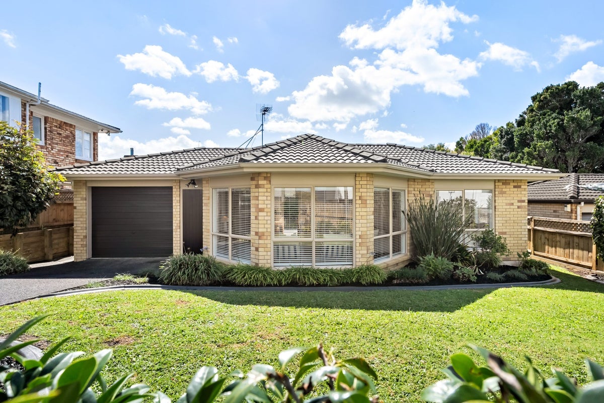 27B James Laurie Street, Henderson, Auckland - Carousel 1