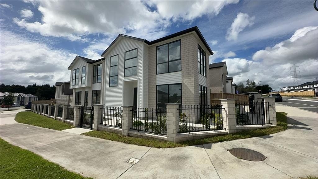 15 Dungloe Avenue, Flat Bush, Auckland - Carousel 1