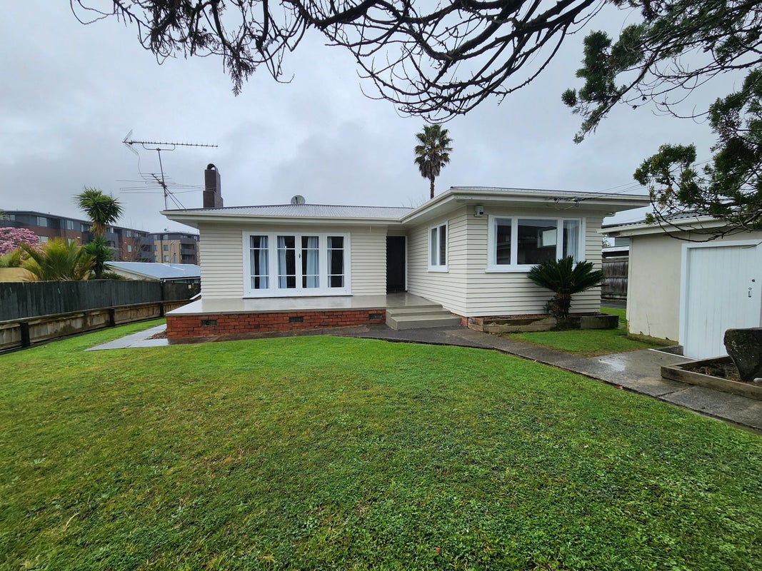 1/33 Halver Road, Hillpark, Auckland - Carousel 1