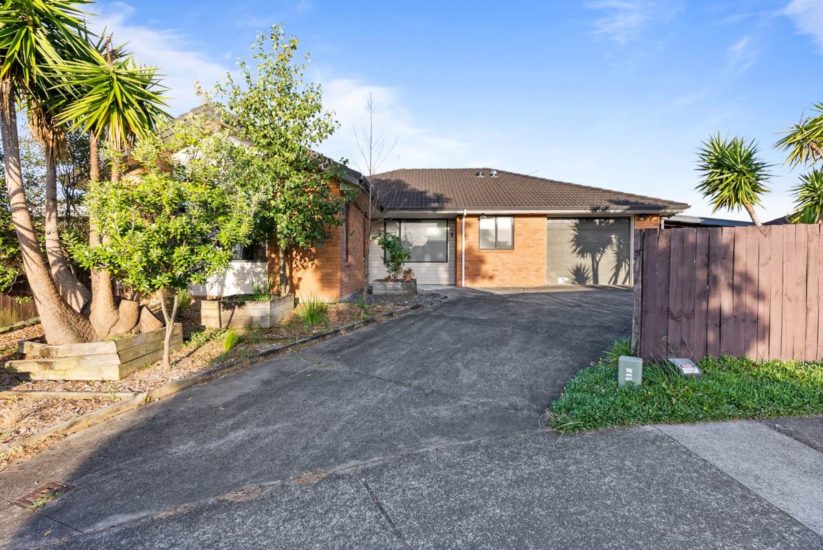 20 Loughinisland Place, Weymouth, Auckland - Carousel 2