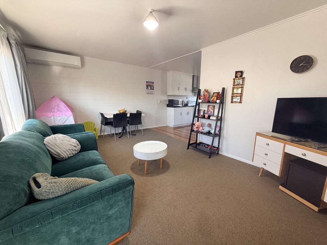 2/204A Park Road South, Akina, Hastings - Carousel 1