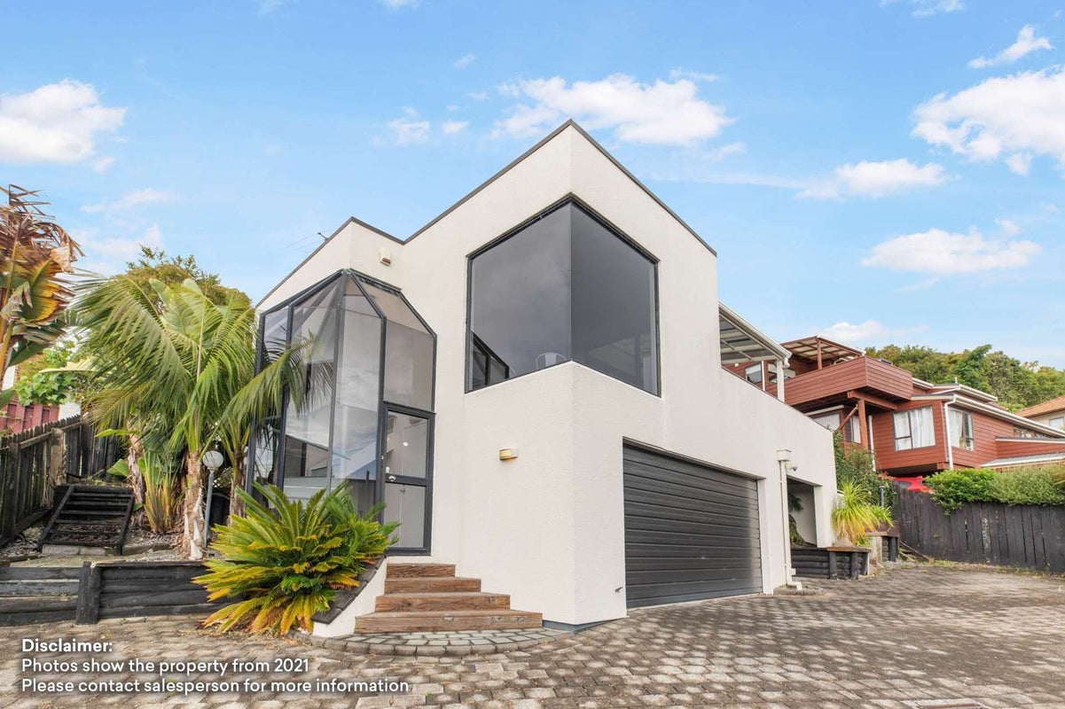 2/4 Dorrit Lane, Howick, Auckland - Carousel 2