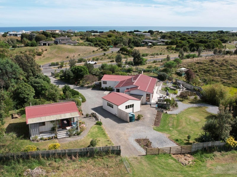 72 Rutherford Drive, Waikanae Beach, Waikanae - Carousel 1
