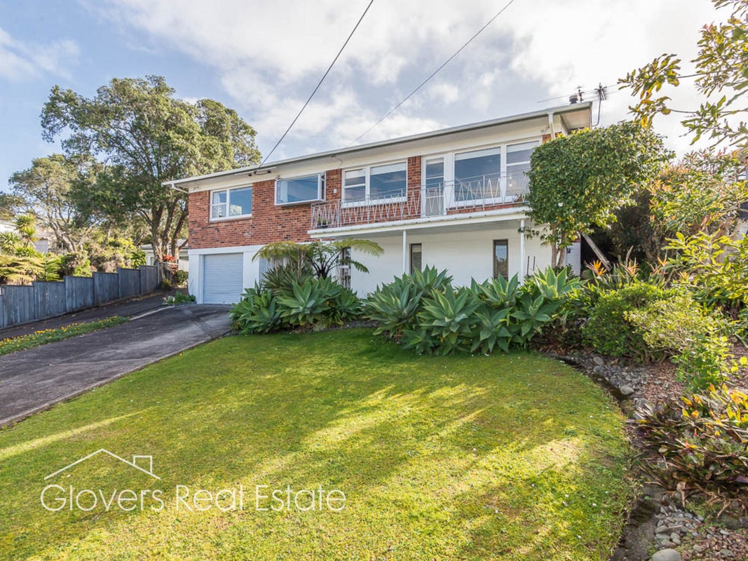 15 Harrybrook Road, Green Bay, Auckland - Carousel 1