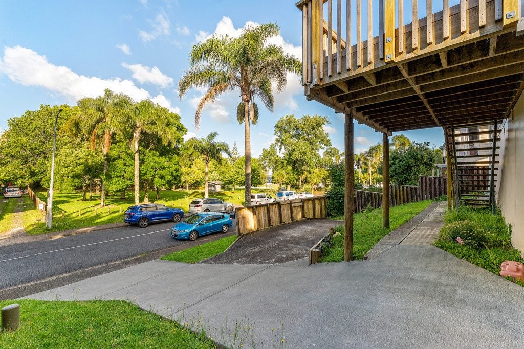 24 Normanton Street, Glenfield, Auckland - Carousel 2