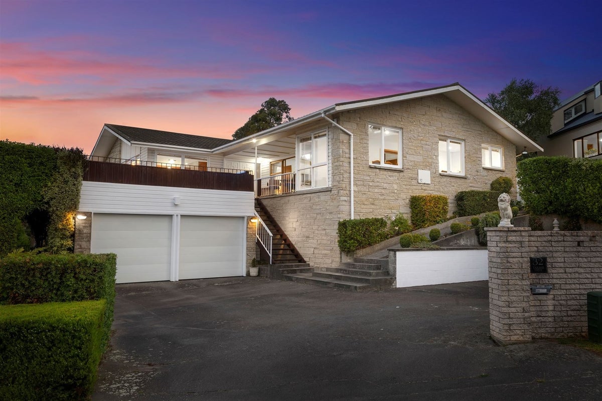 1/32 Takahe Drive, Cashmere, Christchurch - Carousel 1
