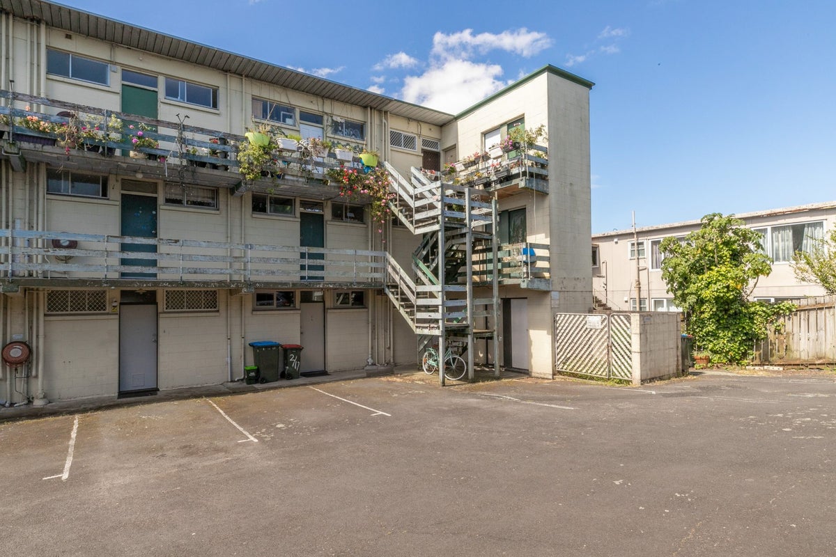 1/17 Esplanade Road, Mount Eden, Auckland - Carousel 2