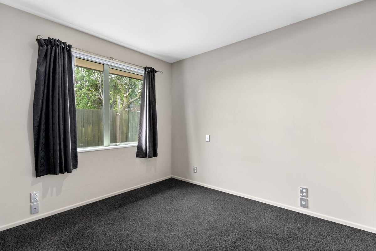 4/31 Neill Street, Hornby, Christchurch - Carousel 2
