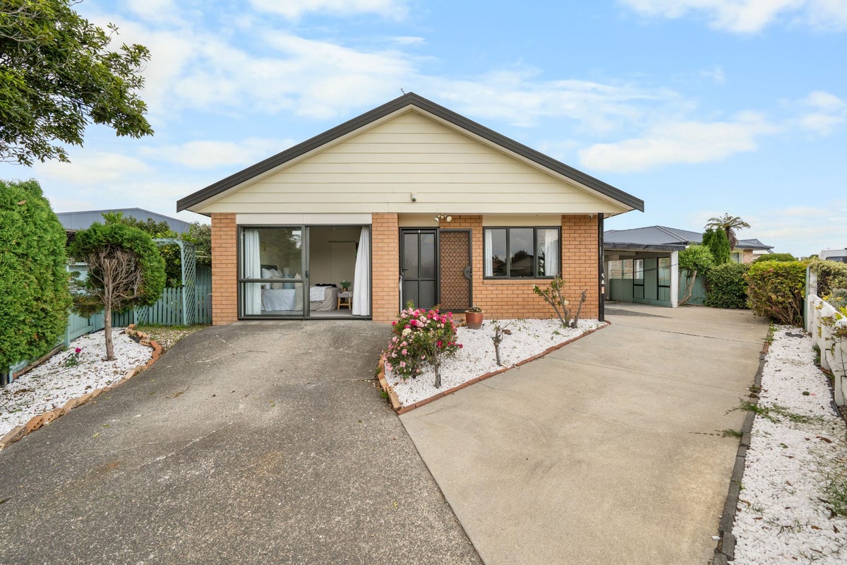 9 Harvard Court, Melville, Hamilton - Carousel 1