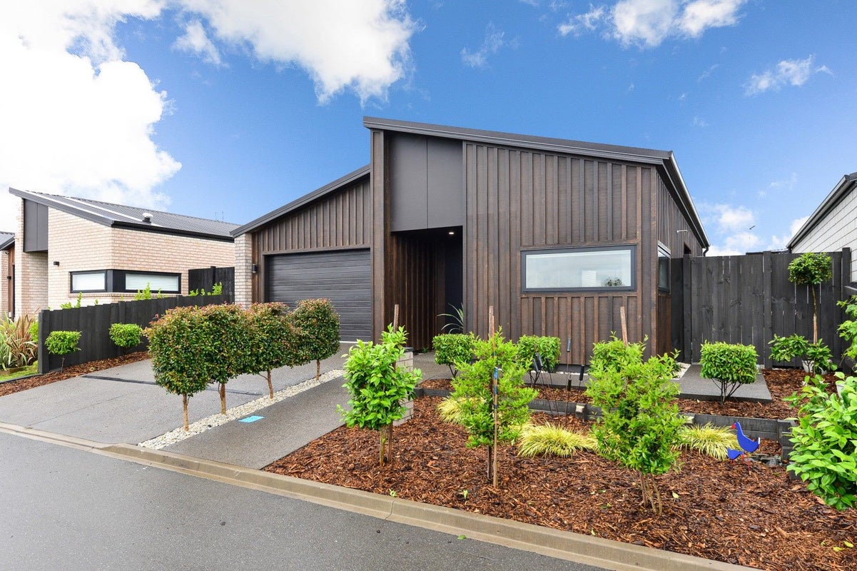 21 Wairua Avenue, Baverstock, Hamilton - Carousel 1