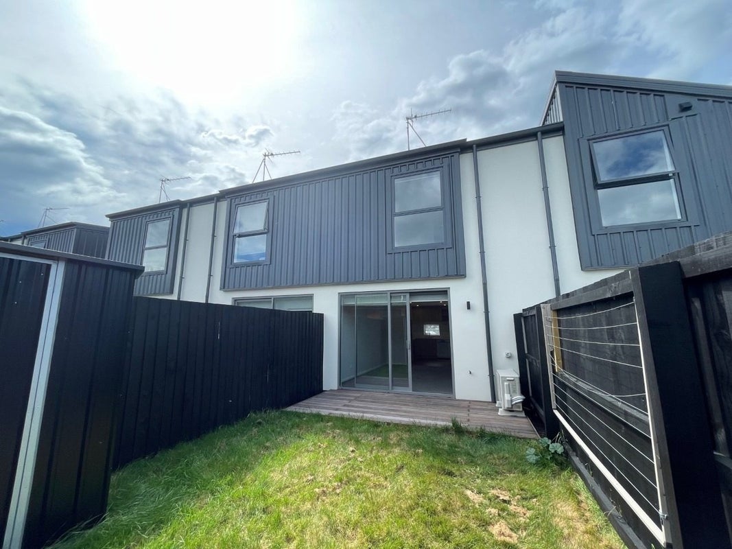 18/101 Mackworth Street, Woolston, Christchurch - Carousel 11
