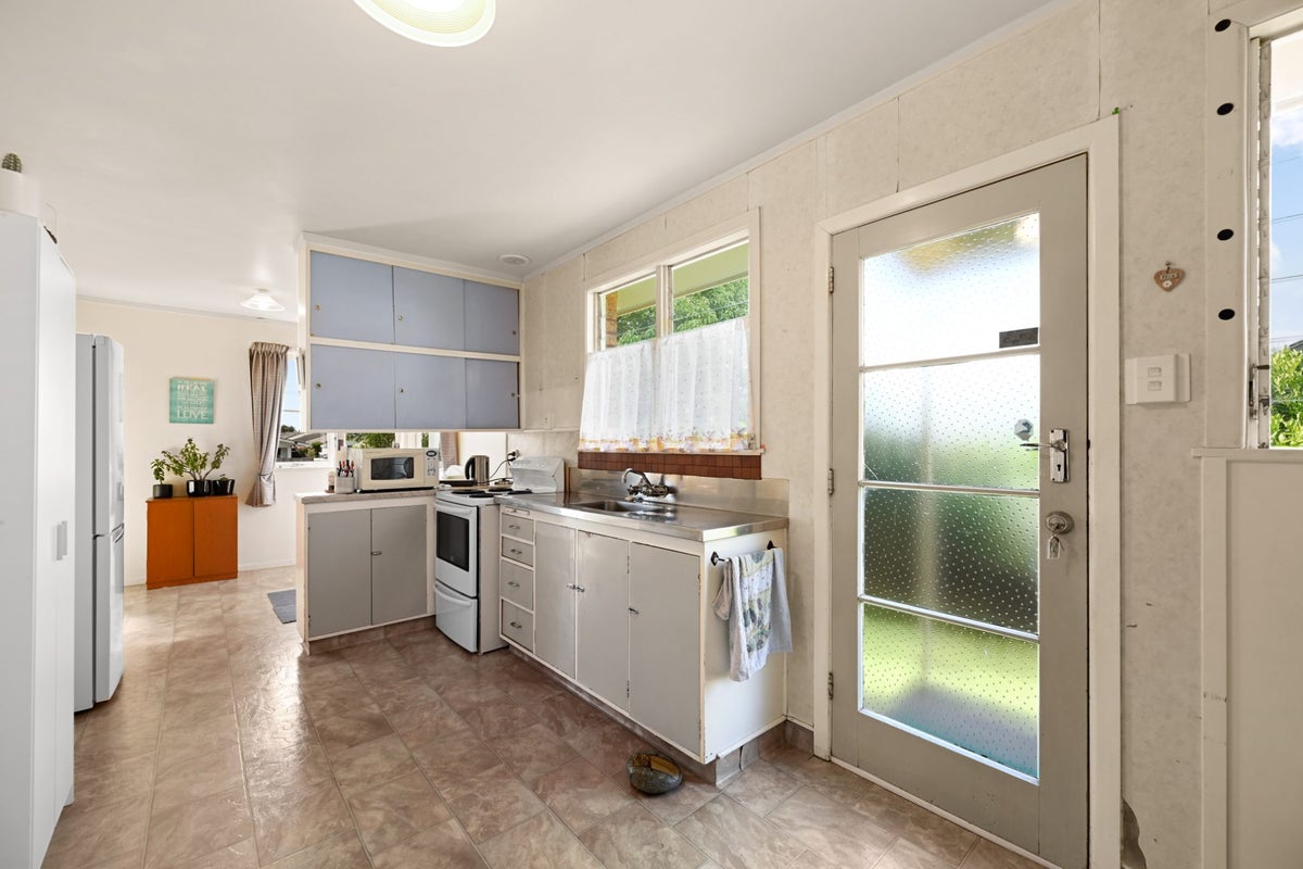 1 Christie Street, Forest Lake, Hamilton - Carousel 2