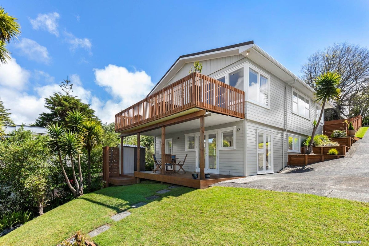 18 Wyoming Avenue, Murrays Bay, Auckland - Carousel 1