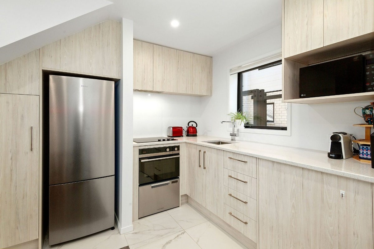 4/182 Cambridge Terrace, Fairfield, Lower Hutt - Carousel 2