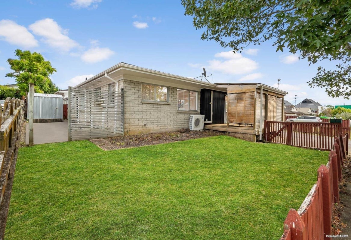 1/5 Ballater Place, Highland Park, Auckland - Carousel 13