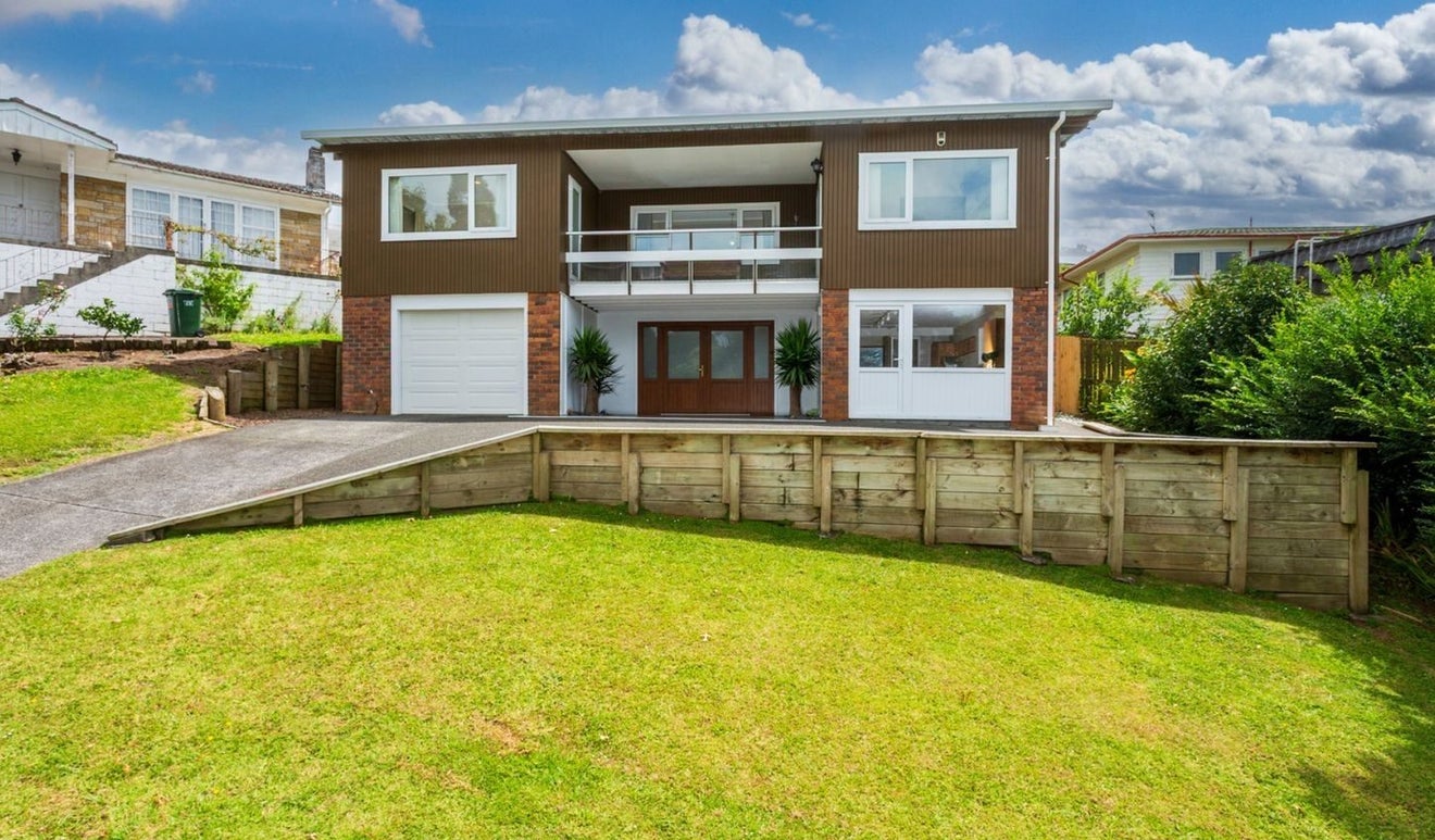 10 Woodcote Drive, Glenfield, Auckland - Carousel 1