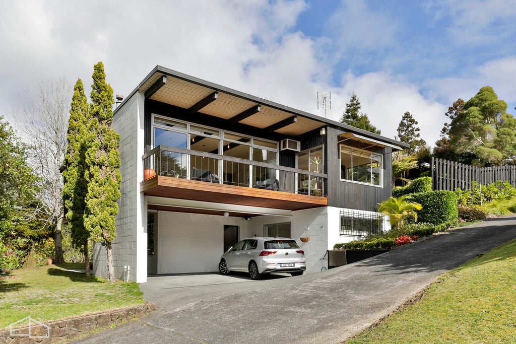 48 Daffodil Street, Titirangi, Auckland - Carousel 1