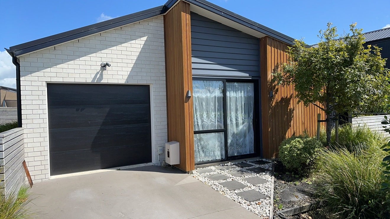 25 Whakapono Avenue, Baverstock, Hamilton - Carousel 1