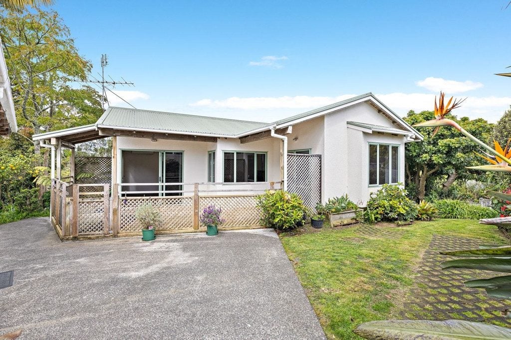 17 Helvetia Drive, Browns Bay, Auckland - Carousel 2