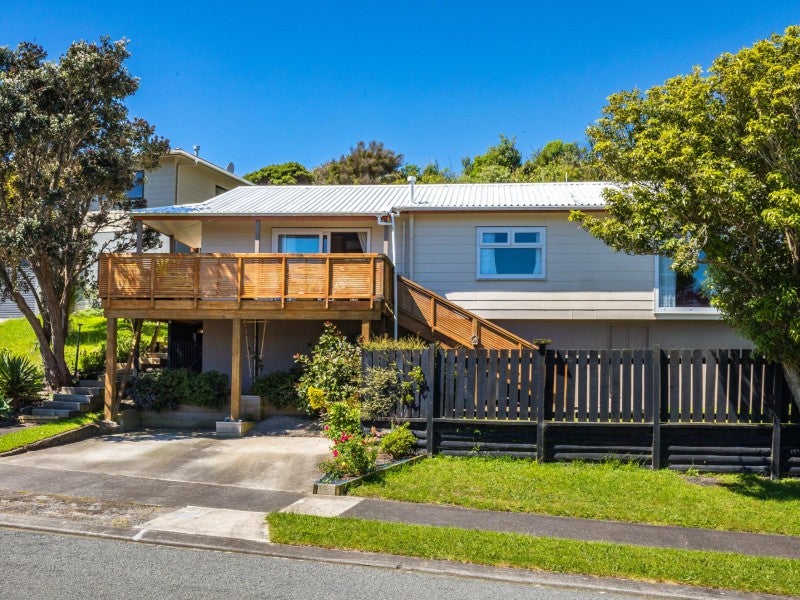 14 The Bollard, Whitby, Porirua - Carousel 18