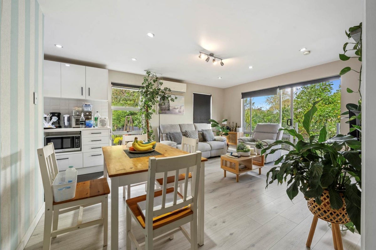1/7 Alston Avenue, Kelston, Auckland - Carousel 2