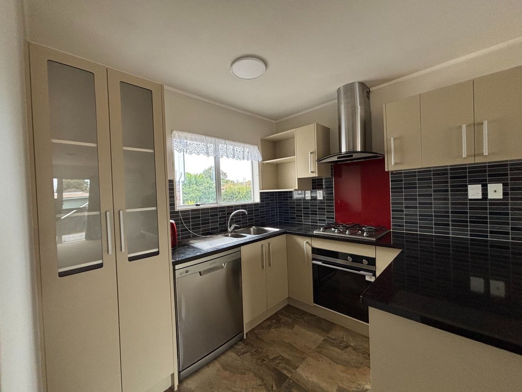 1/21 Challen Close, Conifer Grove, Takanini - Carousel 2