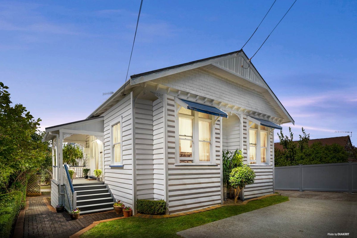 9 Miro Road, Greenlane, Auckland - Carousel 2