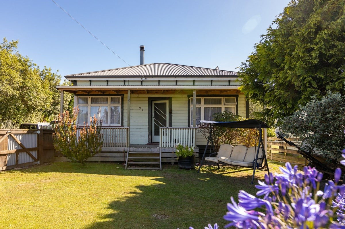35 Harrison Street West, Featherston - Carousel 1