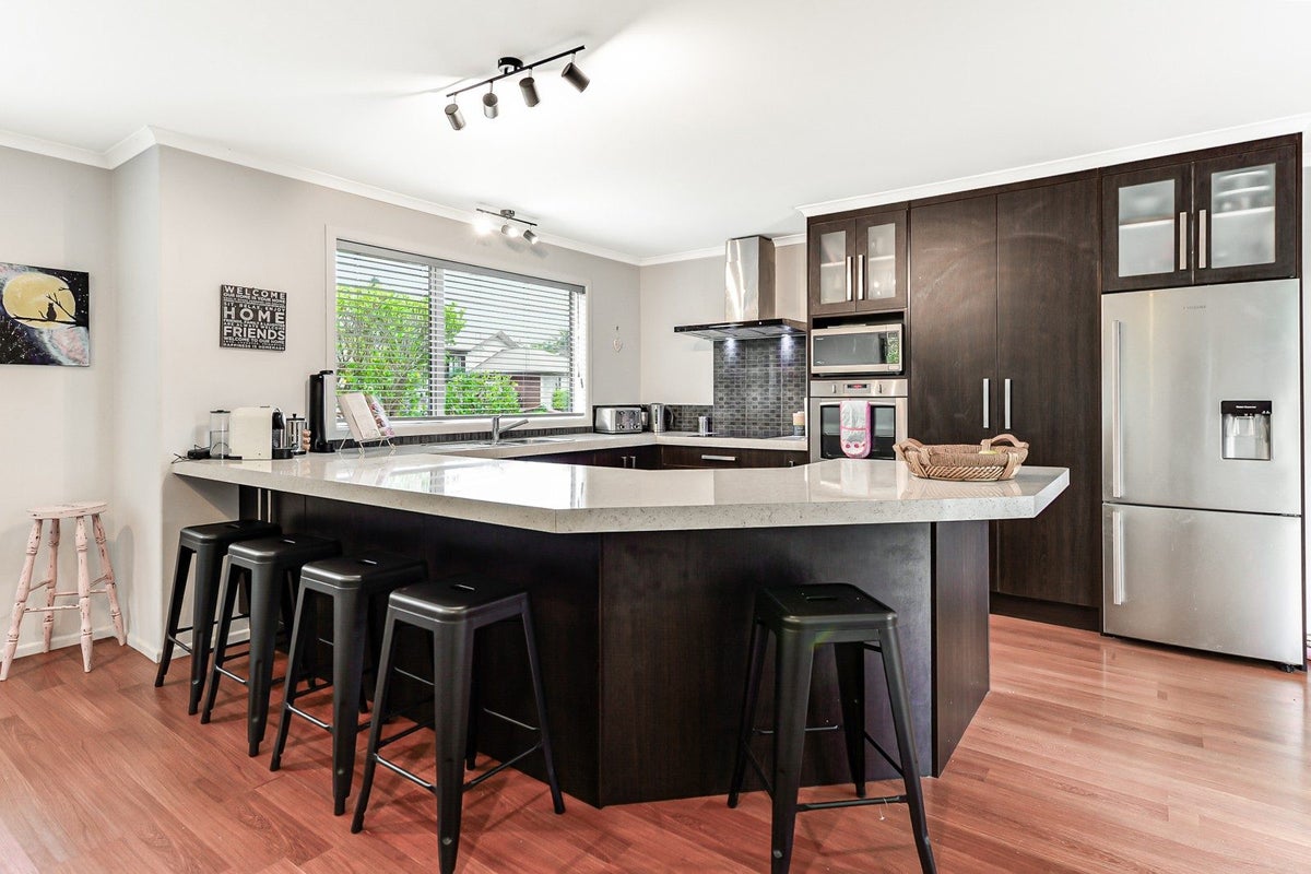 15 The Dales, Dinsdale, Hamilton - Carousel 1