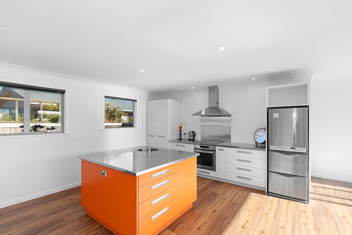 178 Park Avenue, Waitarere Beach, Levin - Carousel 1