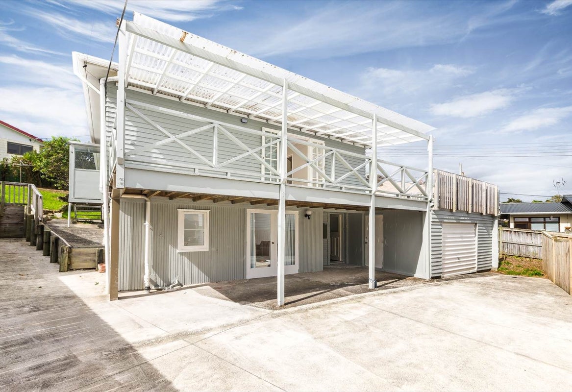 15A Sunnyfield Crescent, Glenfield, Auckland - Carousel 2